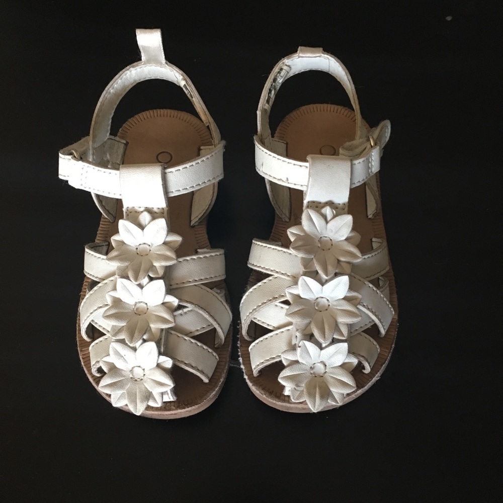 🔥sale🔥 OshKosh B’Gosh white sandals size 7T